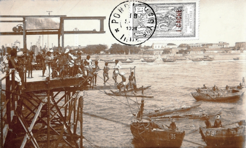 01-28 - Pondichery - pier et barques - CP - 1921